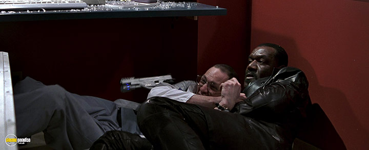 A still #27 from The One (2001)