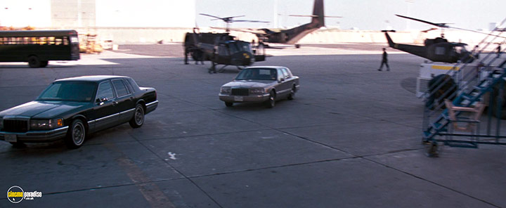 A still #117 from Eraser (1996)
