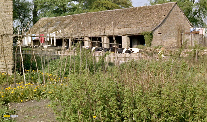 A still #18 from Sky West and Crooked (1966)