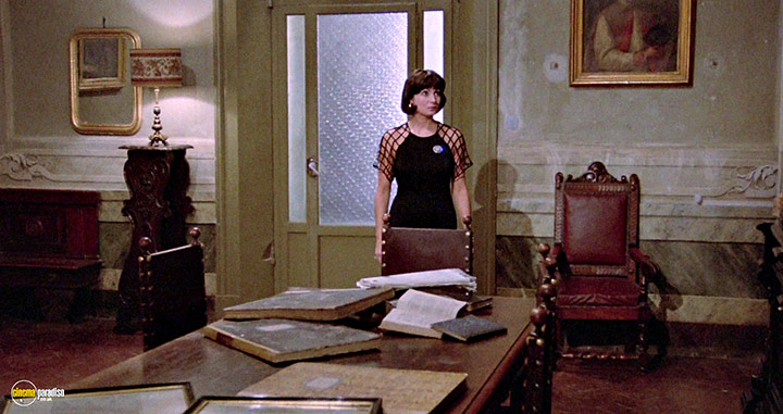 A still #43 from The Killer Reserved Nine Seats (1974)
