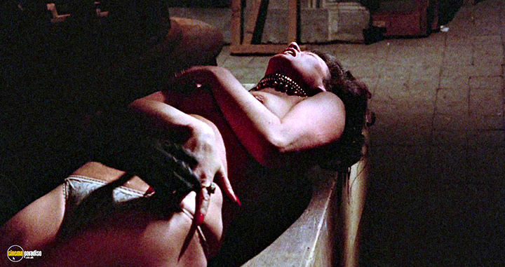 A still #34 from The Killer Reserved Nine Seats (1974)