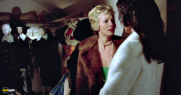 A still #14 from The Killer Reserved Nine Seats (1974)