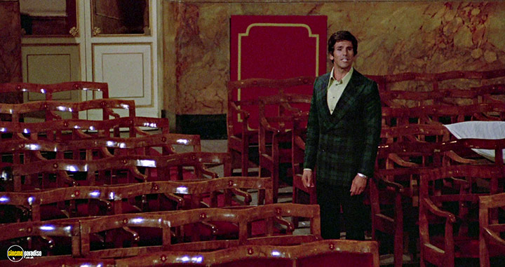 A still #7 from The Killer Reserved Nine Seats (1974)