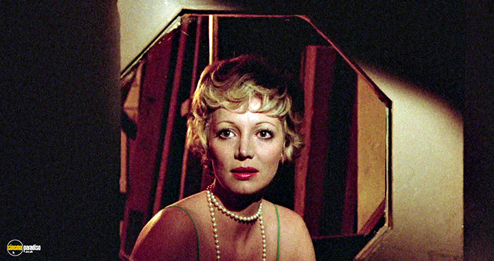 A still #6 from The Killer Reserved Nine Seats (1974)