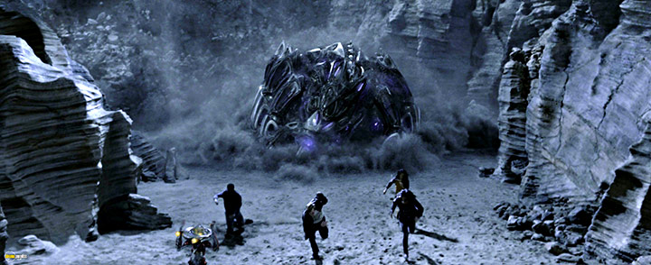 A still #102 from Power Rangers (2017)