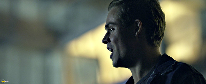 A still #117 from Power Rangers (2017)