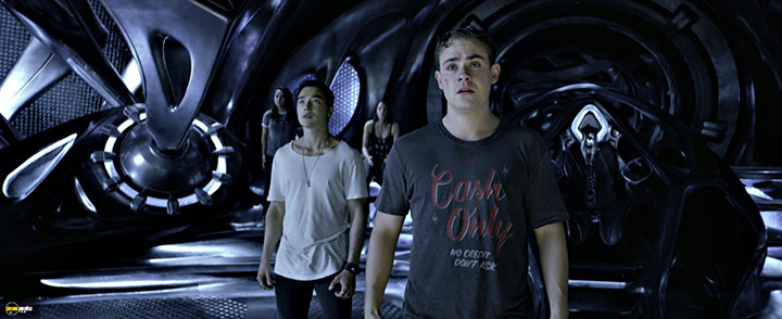 A still #119 from Power Rangers (2017)