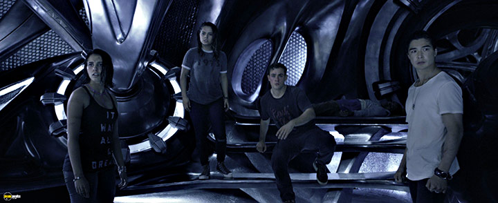 A still #121 from Power Rangers (2017)
