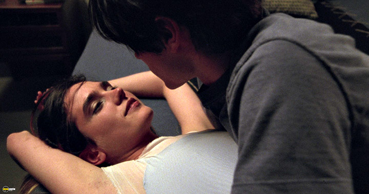 A still #69 from Requiem for a Dream (2000)