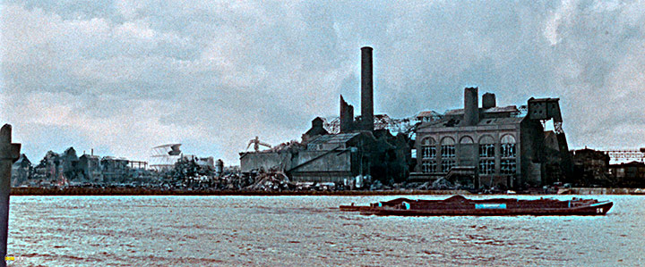 A still #17 from Daleks' Invasion Earth: 2150 A.D. (1966)