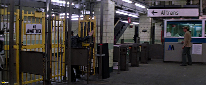 A still #35 from Carlito's Way (1993)