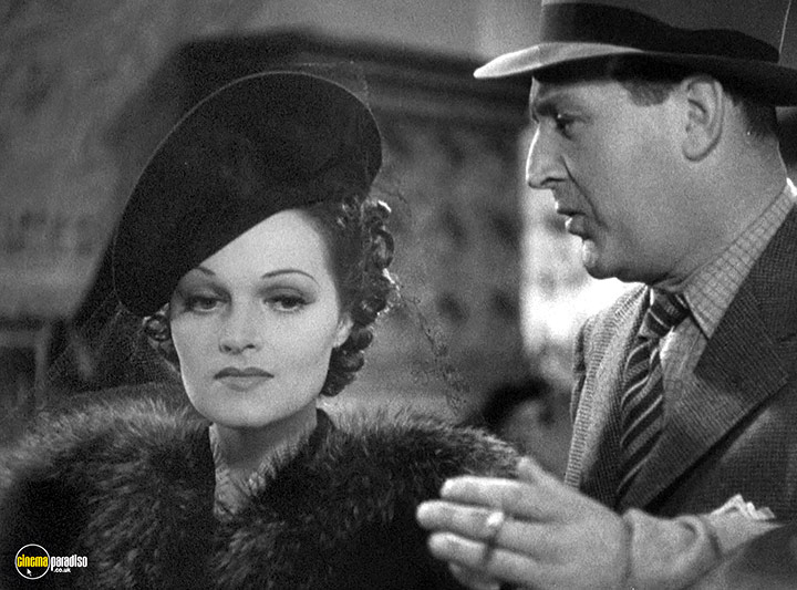 A still #25 from The Lady Vanishes (1938)
