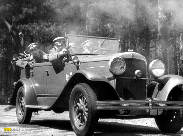 A still #38 from The Lady Vanishes (1938)