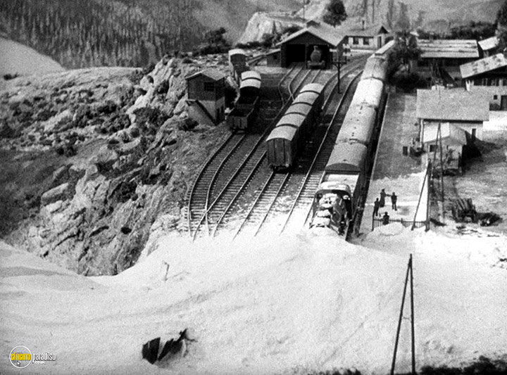 A still #44 from The Lady Vanishes (1938)