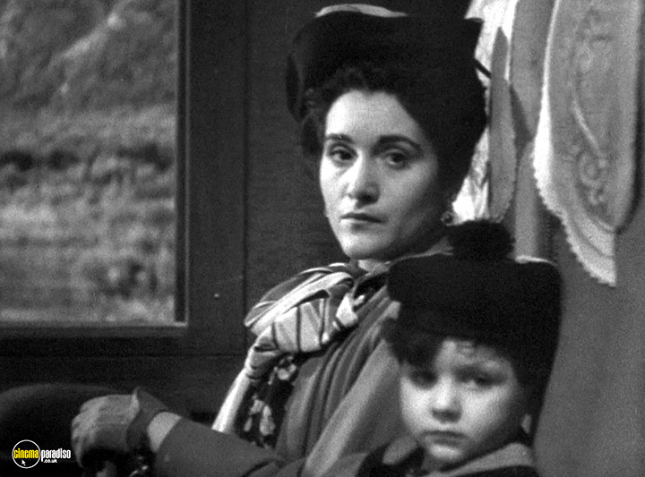 A still #50 from The Lady Vanishes (1938)