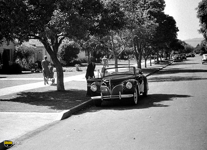 A still #28 from Dead Reckoning (1947)