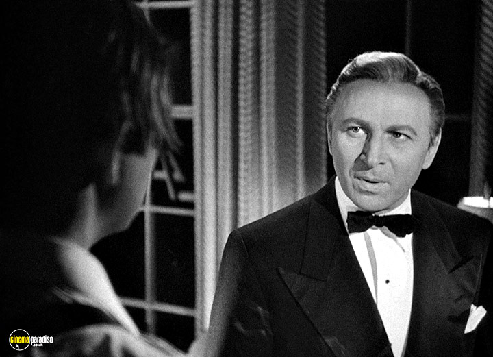 A still #21 from Dead Reckoning (1947)