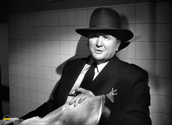 A still #6 from Dead Reckoning (1947)