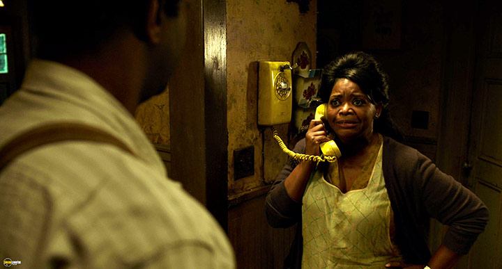 A still #50 from The Shape of Water (2017)