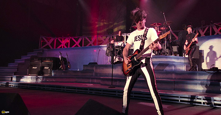 A still #8 from INXS: Live Baby Live (1991)