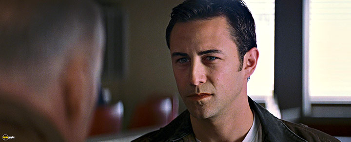 A still #31 from Looper (2012)