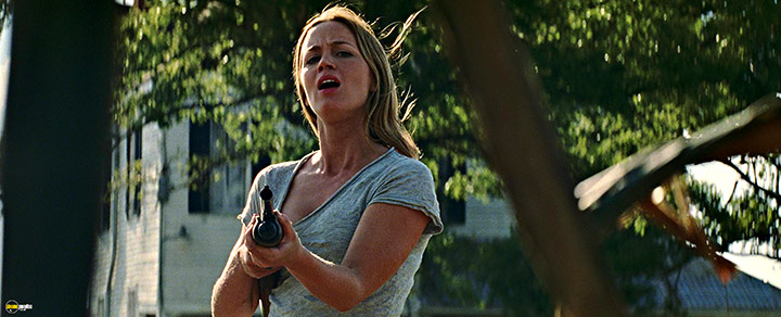 A still #36 from Looper (2012)