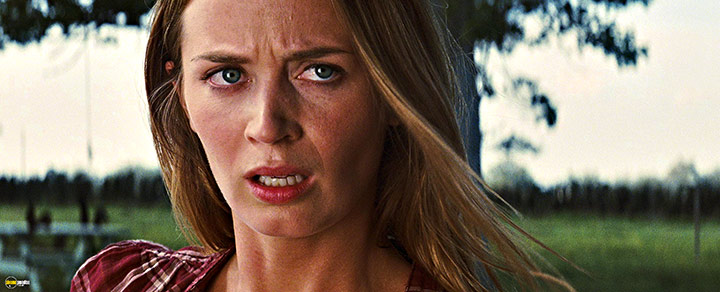 A still #43 from Looper (2012)