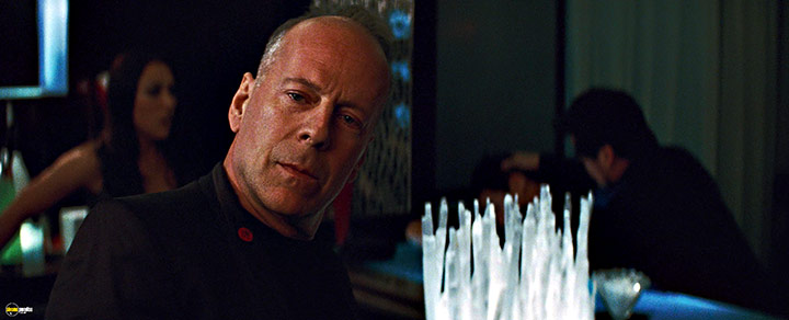 A still #22 from Looper (2012)