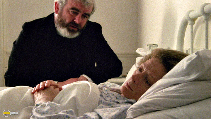 A still #18 from The Lonely Passion of Judith Hearne (1987)
