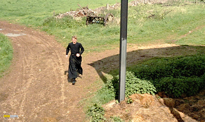 A still #20 from Sky West and Crooked (1966)