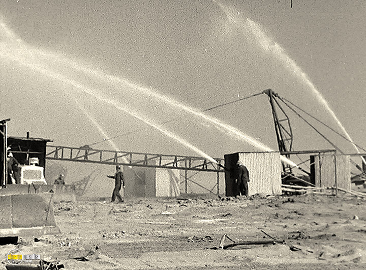 A still #17 from Desert Inferno (1962)