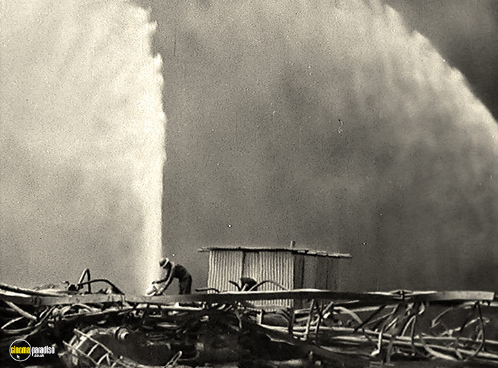 A still #10 from Desert Inferno (1962)