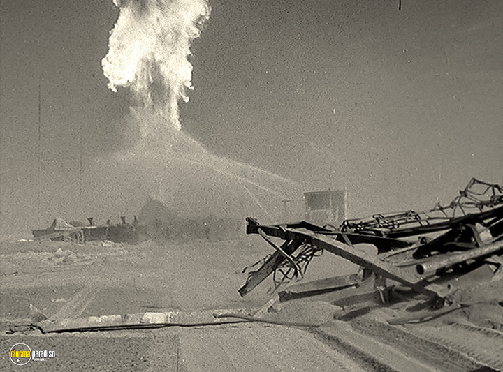 A still #8 from Desert Inferno (1962)