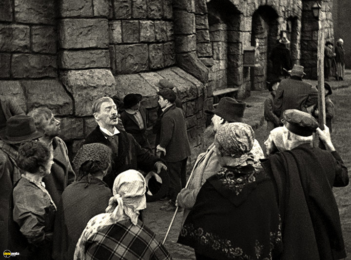 A still #61 from Bride of Frankenstein (1935)