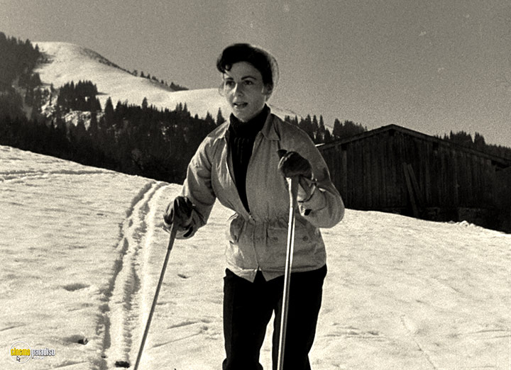 A still #5 from The Divided Heart (1954)