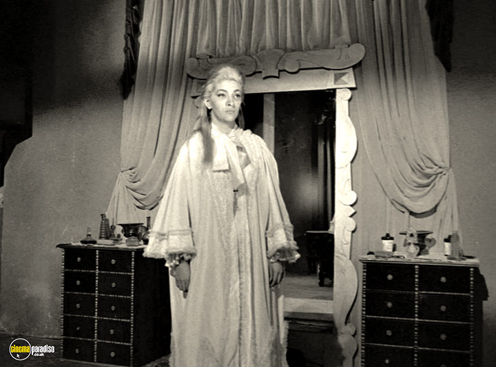 A still #4 from The Witch's Mirror (1962)