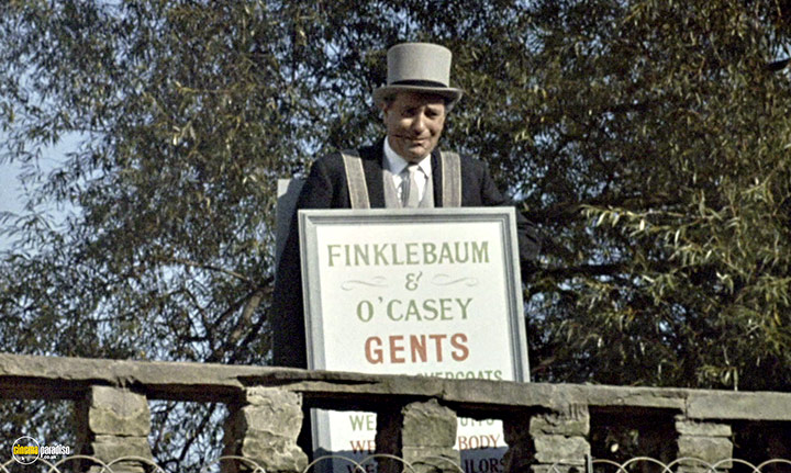 A still #2 from The Sandwich Man (1966)