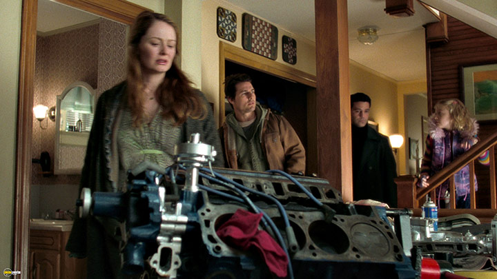 A still #54 from War of the Worlds (2005)