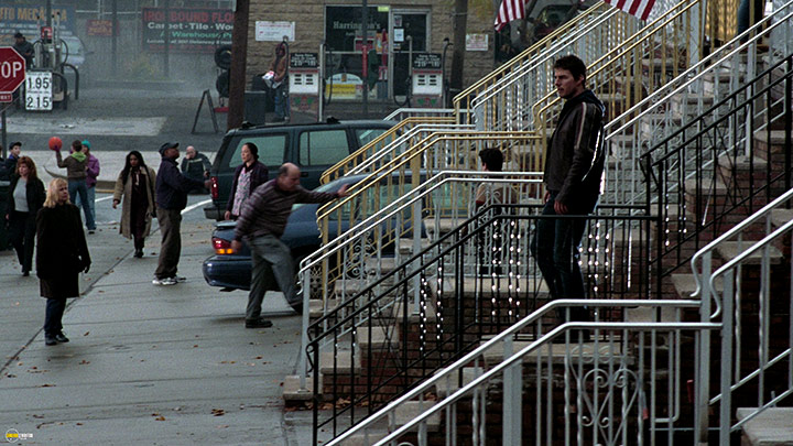 A still #28 from War of the Worlds (2005)