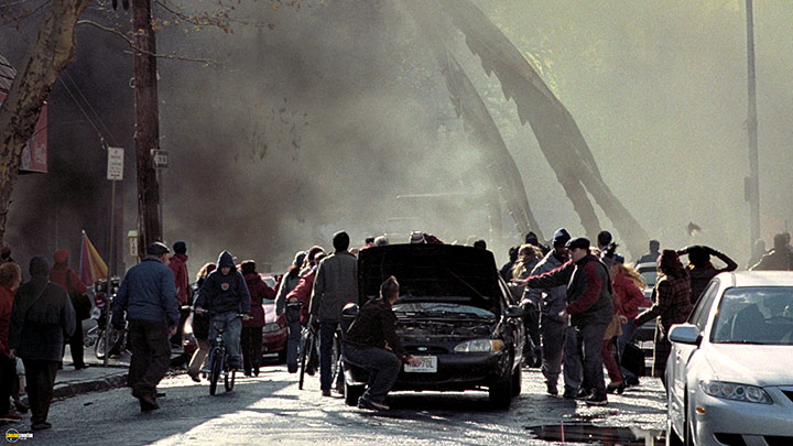 A still #27 from War of the Worlds (2005)