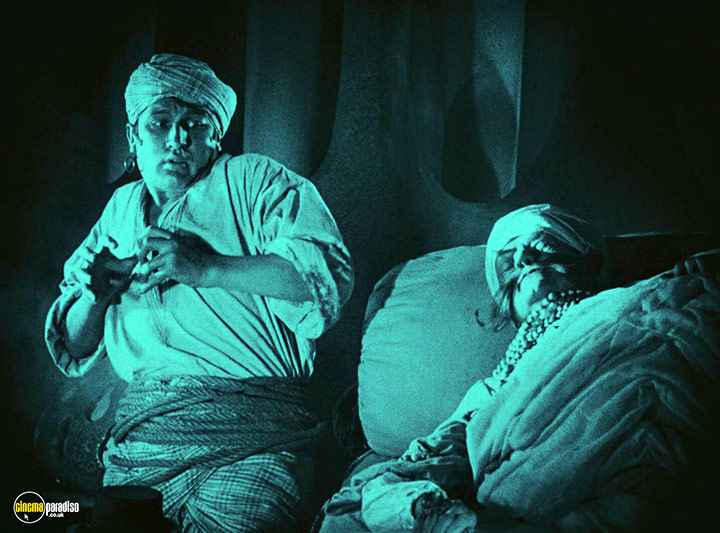 A still #8 from Waxworks (1924)