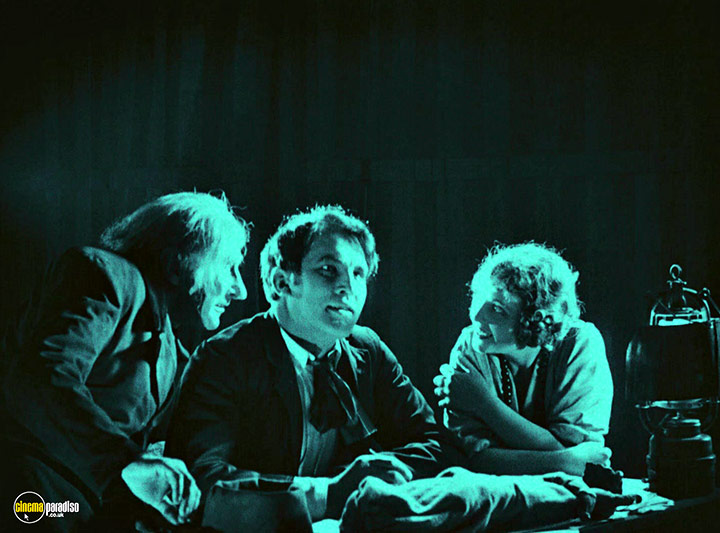 A still #6 from Waxworks (1924)