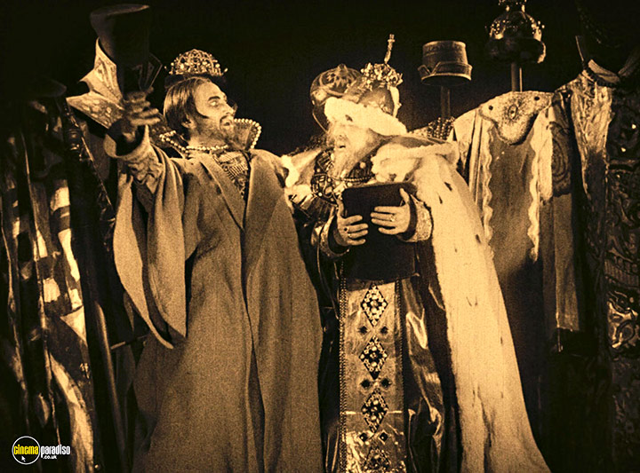 A still #5 from Waxworks (1924)