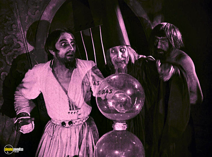 A still #2 from Waxworks (1924)