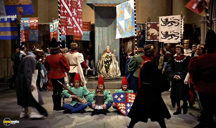 A still #1 from Richard III (1955)