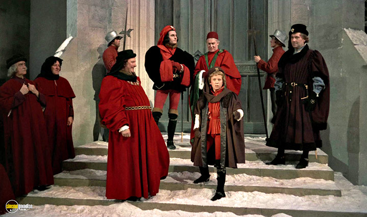 A still #9 from Richard III (1955)