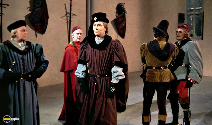 A still #14 from Richard III (1955)