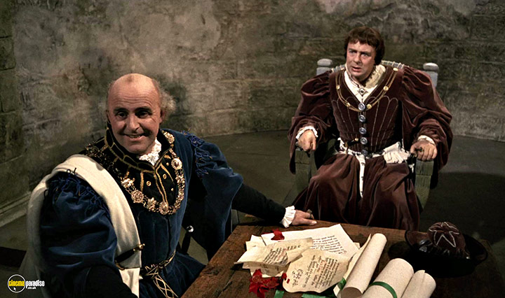 A still #18 from Richard III (1955)