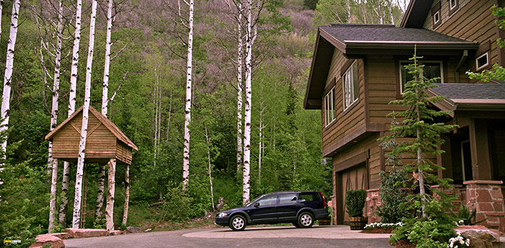 A still #21 from Hereditary (2018)