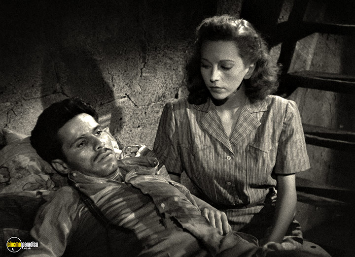 A still #8 from To Have and Have Not (1944)